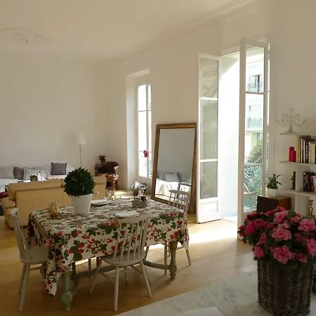 Pensionat Maison D'hotes Emma Tiranty Nice