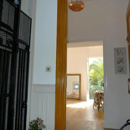 Maison D'hotes Emma Tiranty Pensionat
