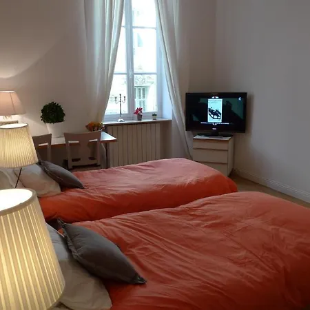 Maison D'hotes Emma Tiranty Pensionat