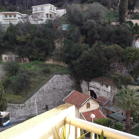 Estienne D'orves Apartment *