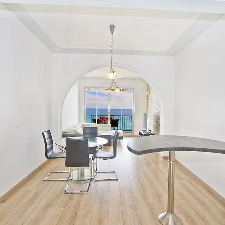 Promenade Holiday - Versailles Promenade Apartment *