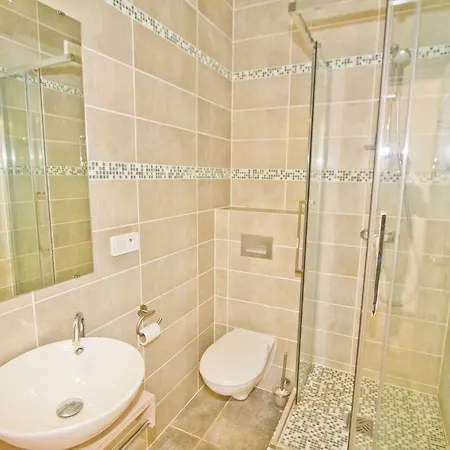 Promenade Holiday - Versailles Promenade Apartment