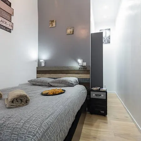 Angle Droit- Loft Et Atypique, Climatisation, Vieux-nice Apartmán *