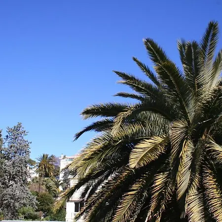 Aparthotel Résidence La Léonie 2*