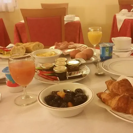 Hotel Les Cigales 3*