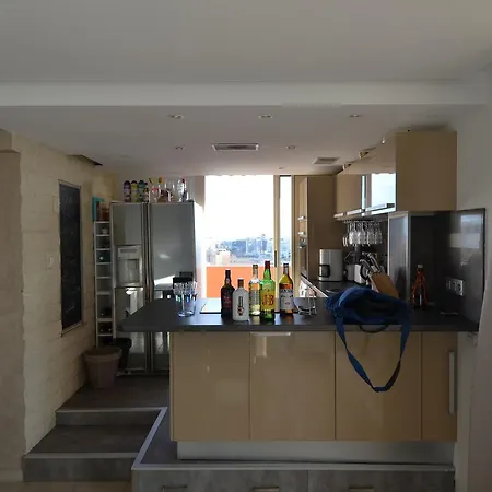 Rooftop 8 Personnes Grande Terrasse Avec Parking Quartier Aeroport Apartment Nice
