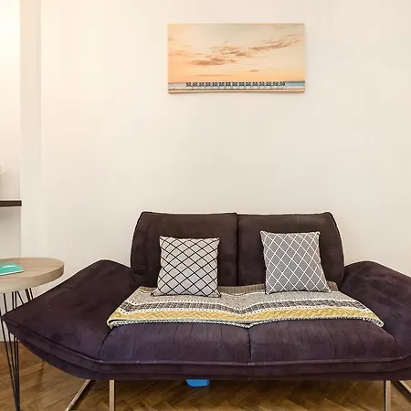 Amazing 1 Bedroom Loft In Centre Seafront *
