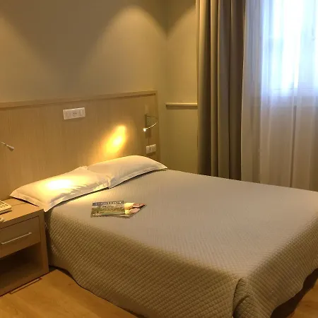 Ambassador Hotel 3*