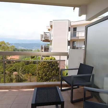 6 Personnes Avec Terrasse Et Piscine Quartier Fabron à Appartement Nice