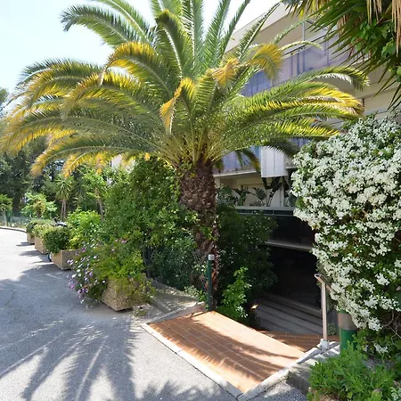 Appartement 6 Personnes Avec Terrasse Et Piscine Quartier Fabron à