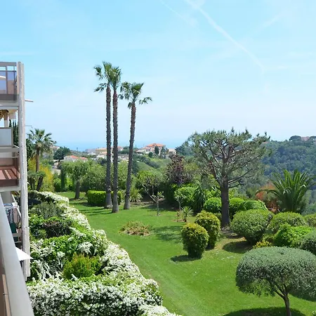 6 Personnes Avec Terrasse Et Piscine Quartier Fabron à * Nice
