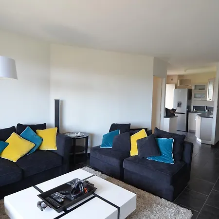 6 Personnes Avec Terrasse Et Piscine Quartier Fabron à Appartement *