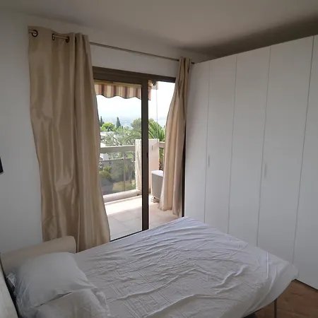 Apartment 6 Personnes Avec Terrasse Et Piscine Quartier Fabron A