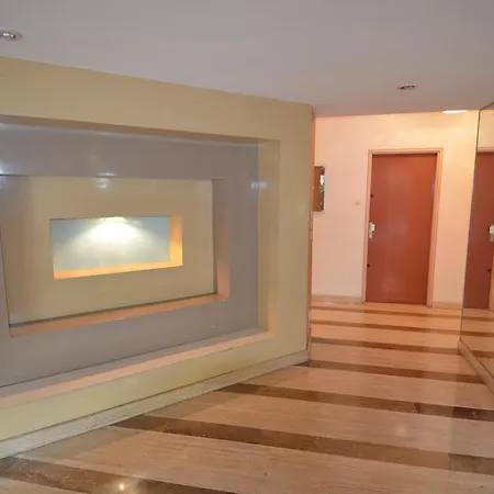 Apartment 6 Personnes Avec Terrasse Et Piscine Quartier Fabron A *