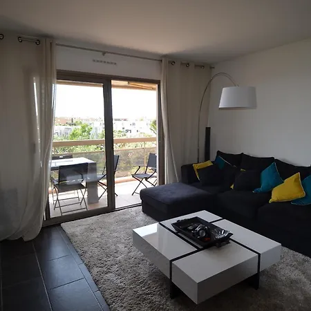 6 Personnes Avec Terrasse Et Piscine Quartier Fabron A Nice
