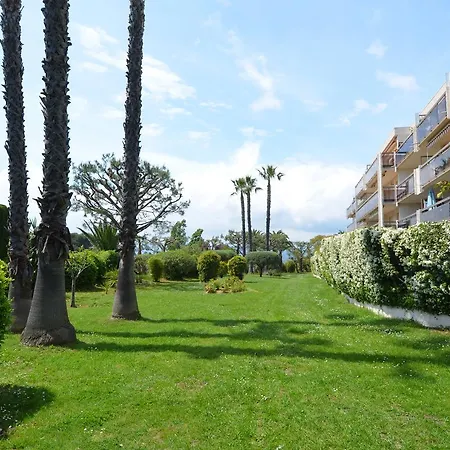 6 Personnes Avec Terrasse Et Piscine Quartier Fabron A Apartment *