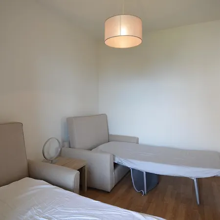 6 Personnes Avec Terrasse Et Piscine Quartier Fabron à *