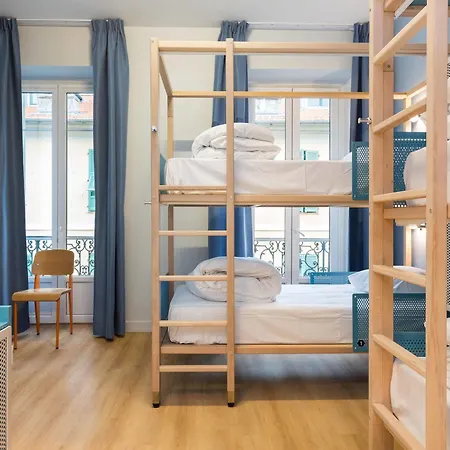 Ozz Hostel