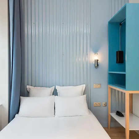 Ozz Hostel *