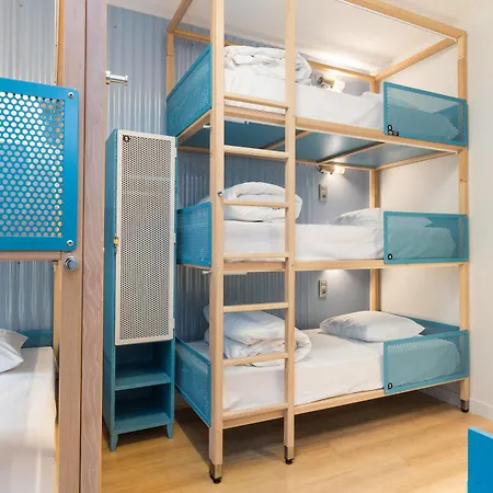Ozz Hostel *