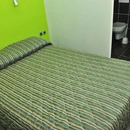 Otel H33 2*