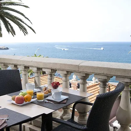 Le Saint Paul Hotel