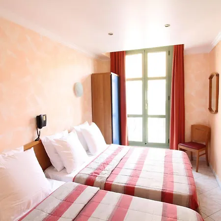 Hotel Du Centre, Un Ammi