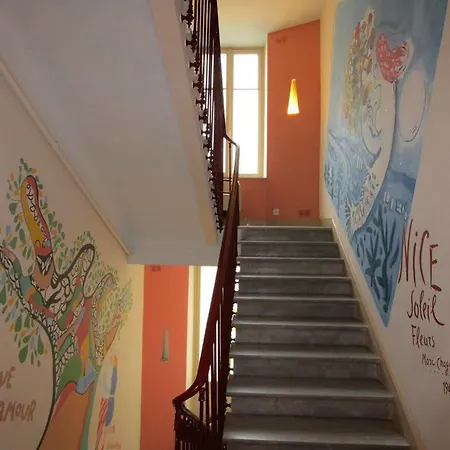 Du Centre, Un Ammi Hotel
