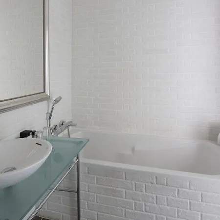 Le Versailles 3*