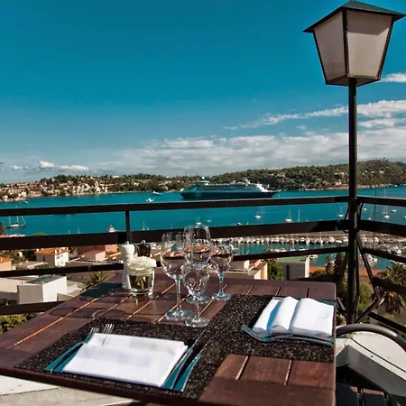 Le Versailles Hotel 3*