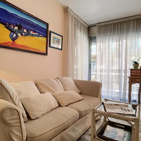 Le Parnasse - 1 - Centre Apartment *