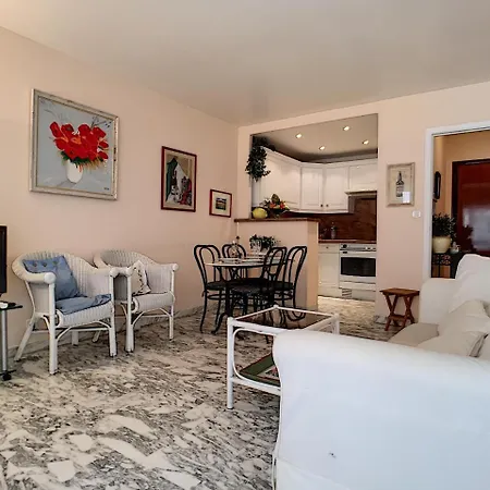 Le Parnasse - 1 - Centre Apartment *