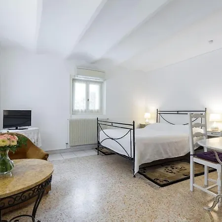 Aparthotel Résidence La Léonie 2*