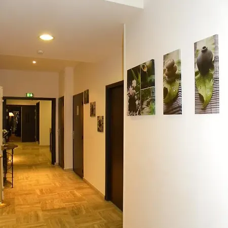 Le Noailles Gare Hotel 3*