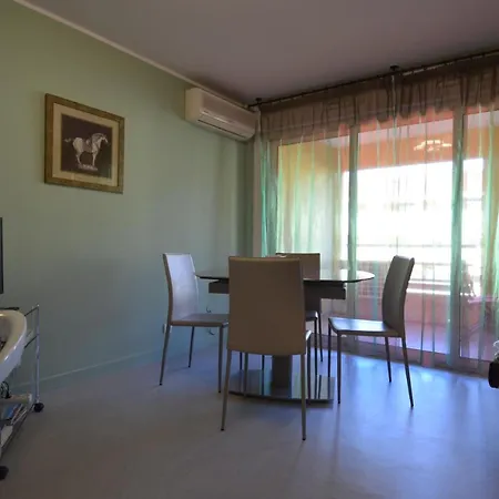 Appartement 3 Personnes Avec Coin Nuit Avec Terrasse Et Parking Quartier Du Port De Nice Appartamento Nizza