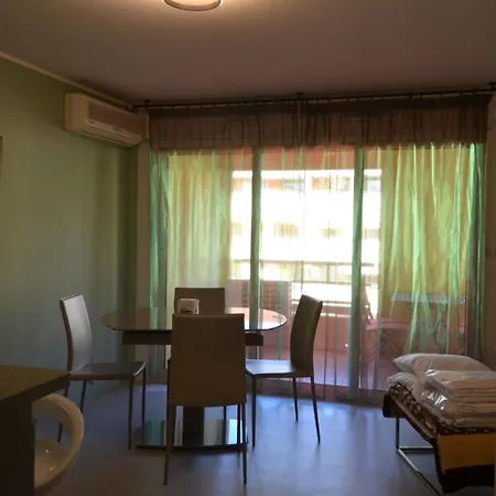 Appartement 3 Personnes Avec Coin Nuit Avec Terrasse Et Parking Quartier Du Port De Nice Apartment