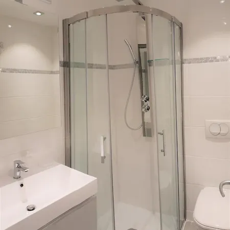 - Cours Saleya Gassin Appartement