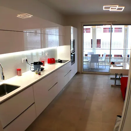 A Terrasse Ensoleillee & Parking A La Gare Du Sud Apartament
