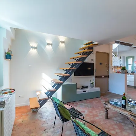 Le Chateau - The Beautiful Sight In Old Town, Private Terrace Apartment *
