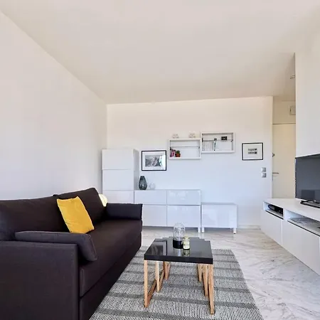 Park Avenue Apartment *