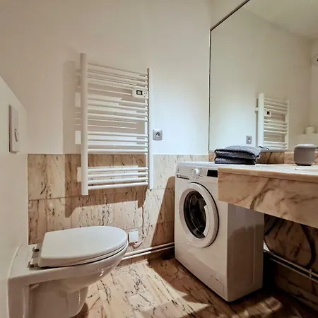 Park Avenue Apartment *