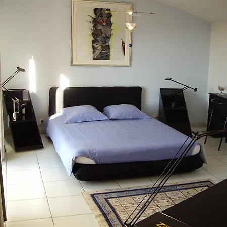 Mas Des Oliviers Bed & Breakfast