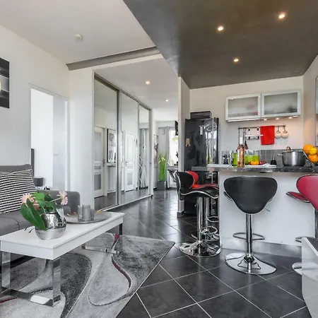 Apartment Le Mantega - F2 Moderne,centre Ville, 2 Grandes Terrasses,climatisation, Ascenseur