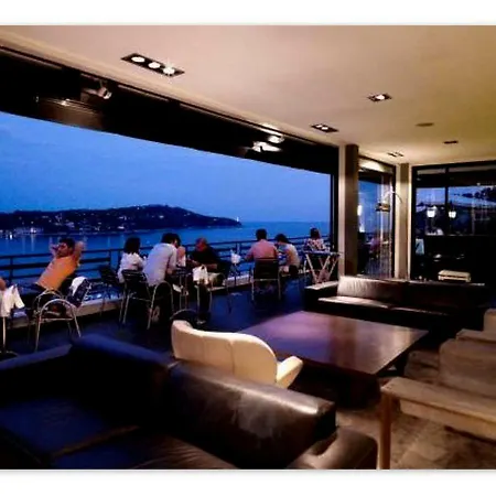 Le Versailles 3*