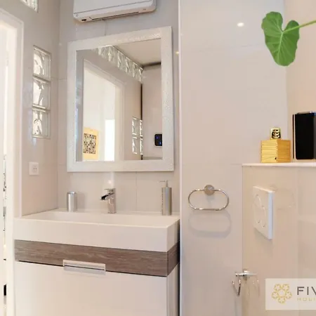 Mini Bijou - Five Stars House Nice