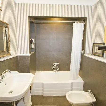 Promenade Holiday - Savoy Palace Promenade *