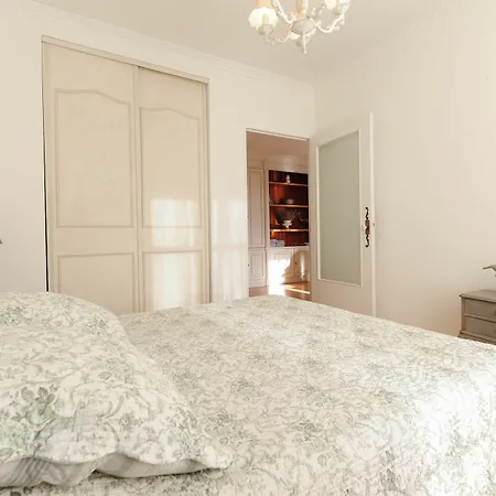 Clemenceau Centre Five Stars House