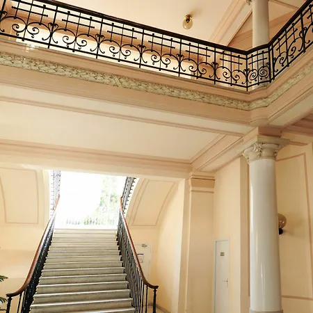 Clemenceau Centre Five Stars House *