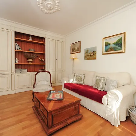 Clemenceau Centre Five Stars House