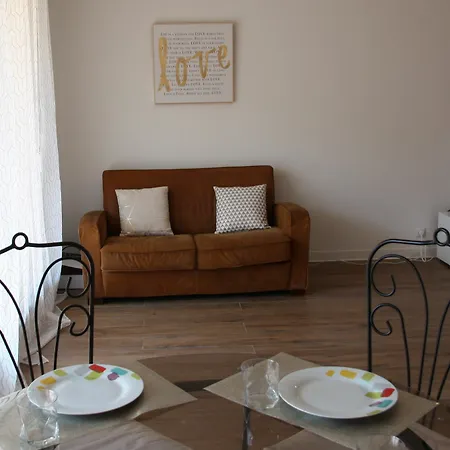 Le Renoir Apartment *